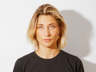 portrait de Camille Gharbi